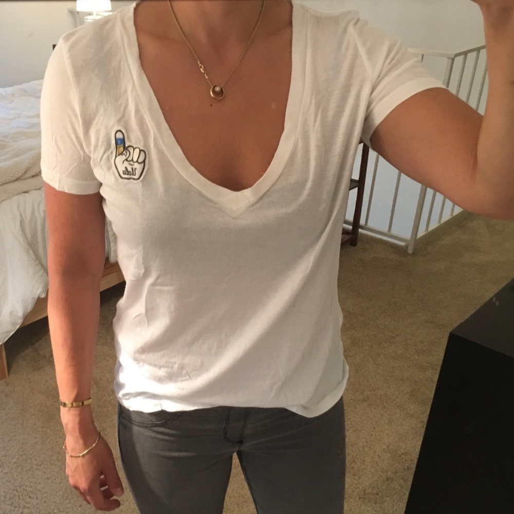 Yoki Shop women’s UCLA v-neck tee